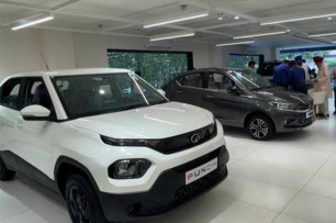 Images_0000_Showroom Inside Images_0000_Showroom Inside
