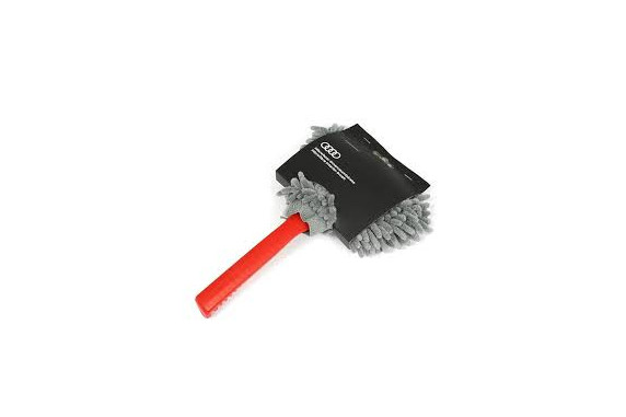 For gloss surfaces in the interior of the vehicle.
The microfibre interior brush is a great help when cleaning the interior of the vehicle. The soft microfibre pad removes dust and fingerprints gently from sensitive surfaces such as for example glass and plastics. The coral structure of the microfibre material efficiently removes and holds dust and dirt. The microfibre pad is machine washable up to 30°C.