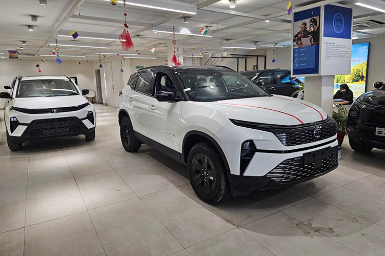 Novelty Tata showroom