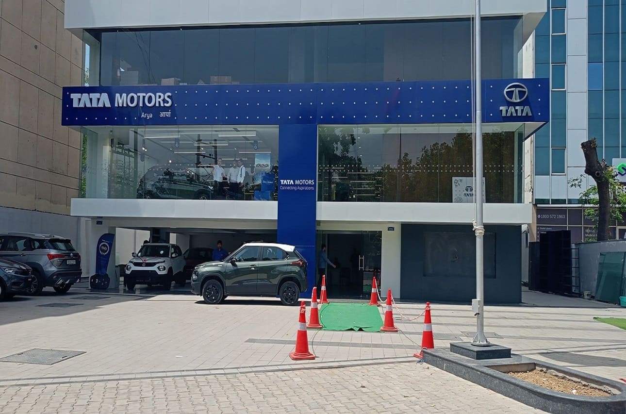 Tata Motors Cars Showroom - Arya Tata Sector 14 Gurgaon