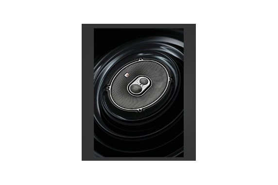 Peak power : 400 W Rated power input : 100 W Also available at Rs 2990/- ( 16x23 cm , 3way )
