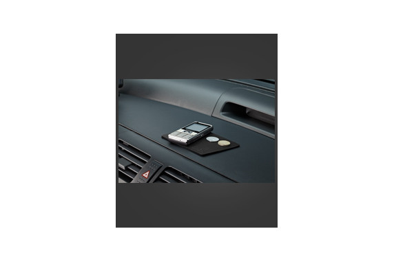 Keep your mobile phone and other things safely on the dashboard
